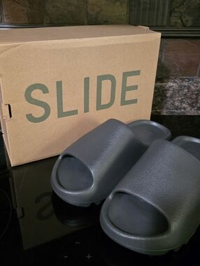 adidas Yeezy Slide HQ6448 Men's Black Comfort Sandals Size 10 US Casual Summer